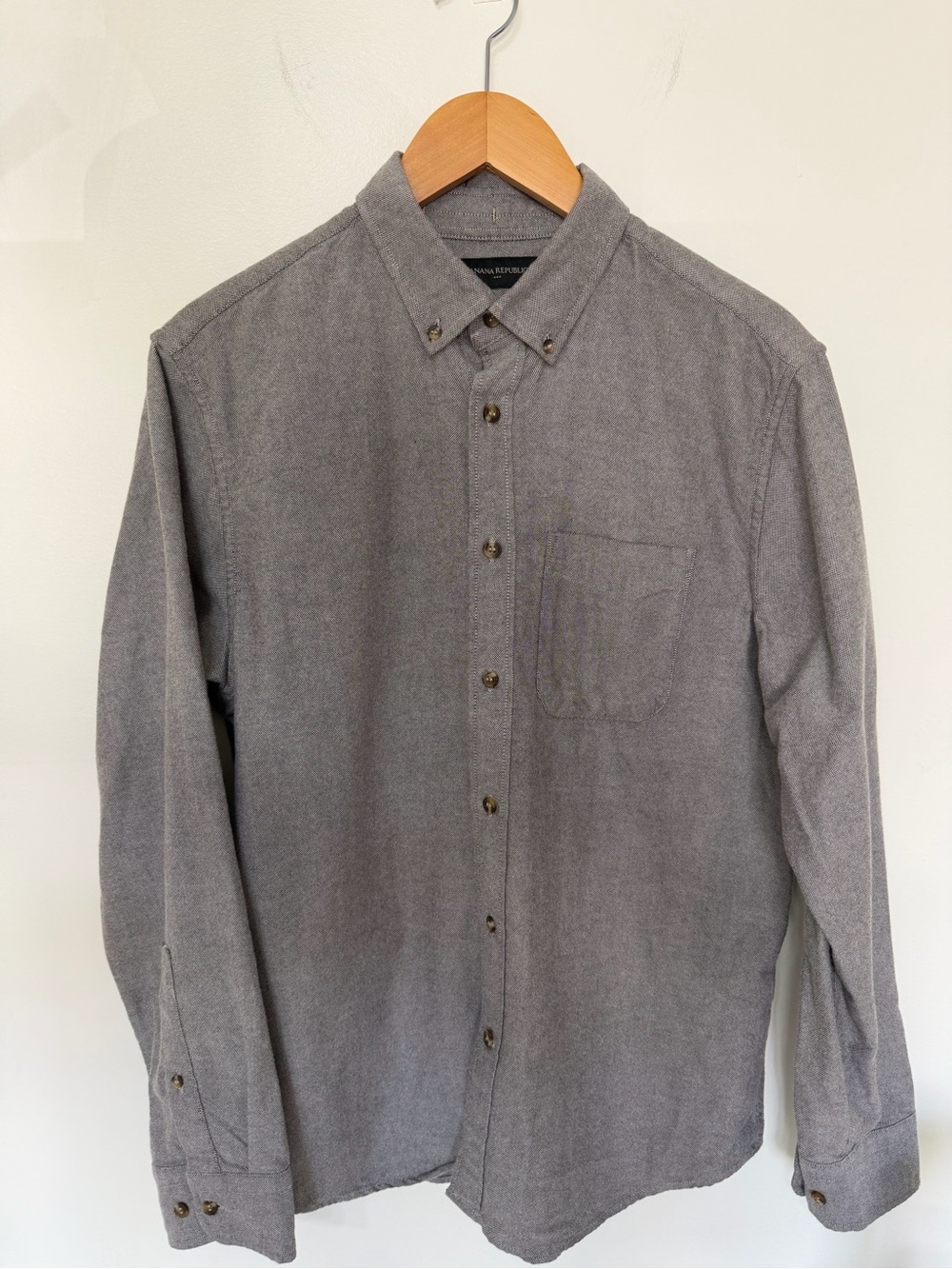 Banana Republic Men M Gray Solid Cotton Woven Button Down Untucked Pockets thick